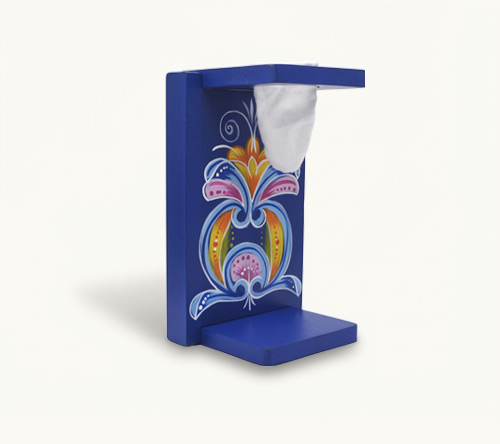 Chorreador de café tradicional de madera color azul con decoración floral